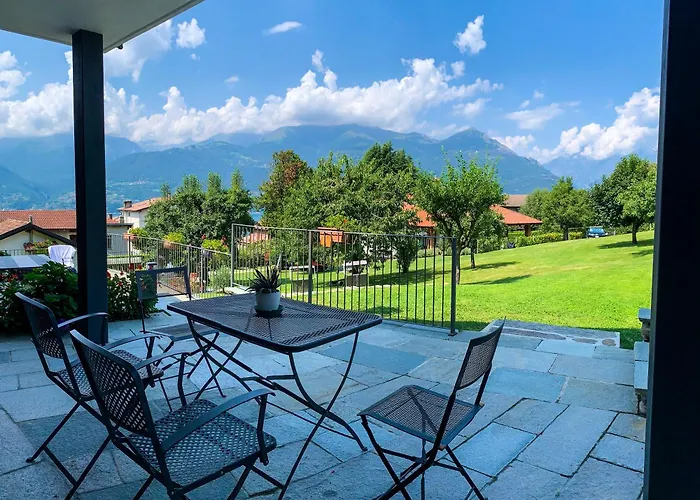 La Roggia - Ancient Molino Maufet Watermill On Lake Como - Patio On The Garden