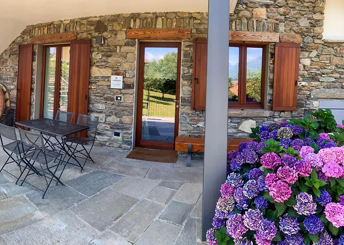 La Roggia - Ancient Molino Maufet Watermill On Lake Como - Patio On The Garden